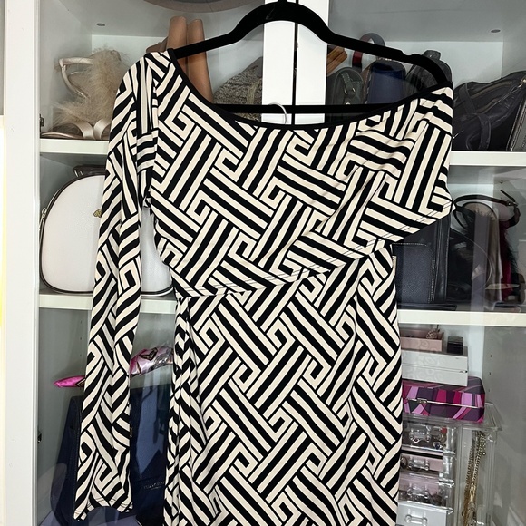 Asymmetrical Crop Top & Pencil Skirt Set Size XL - Picture 4 of 6